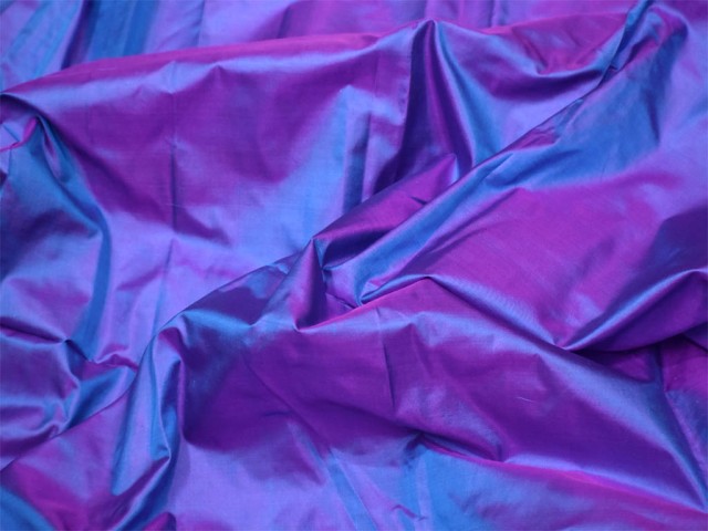 60 Gsm Iridescent blue magenta Indian pure silk fabric by the yard mulberry silk home decor curtain scarf costume apparel wedding dresses woman bridesmaid saree sewing crafting fabric